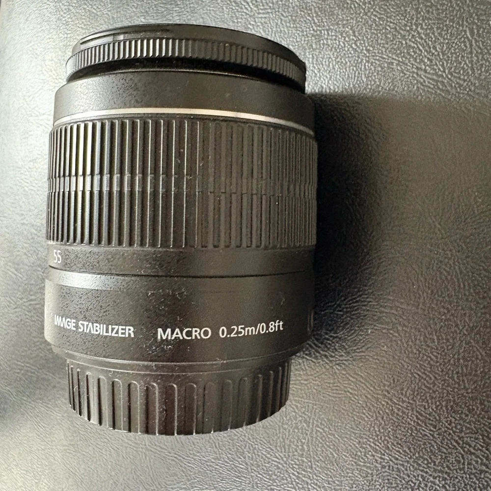Canon zoom EFS 18-55mm lens
